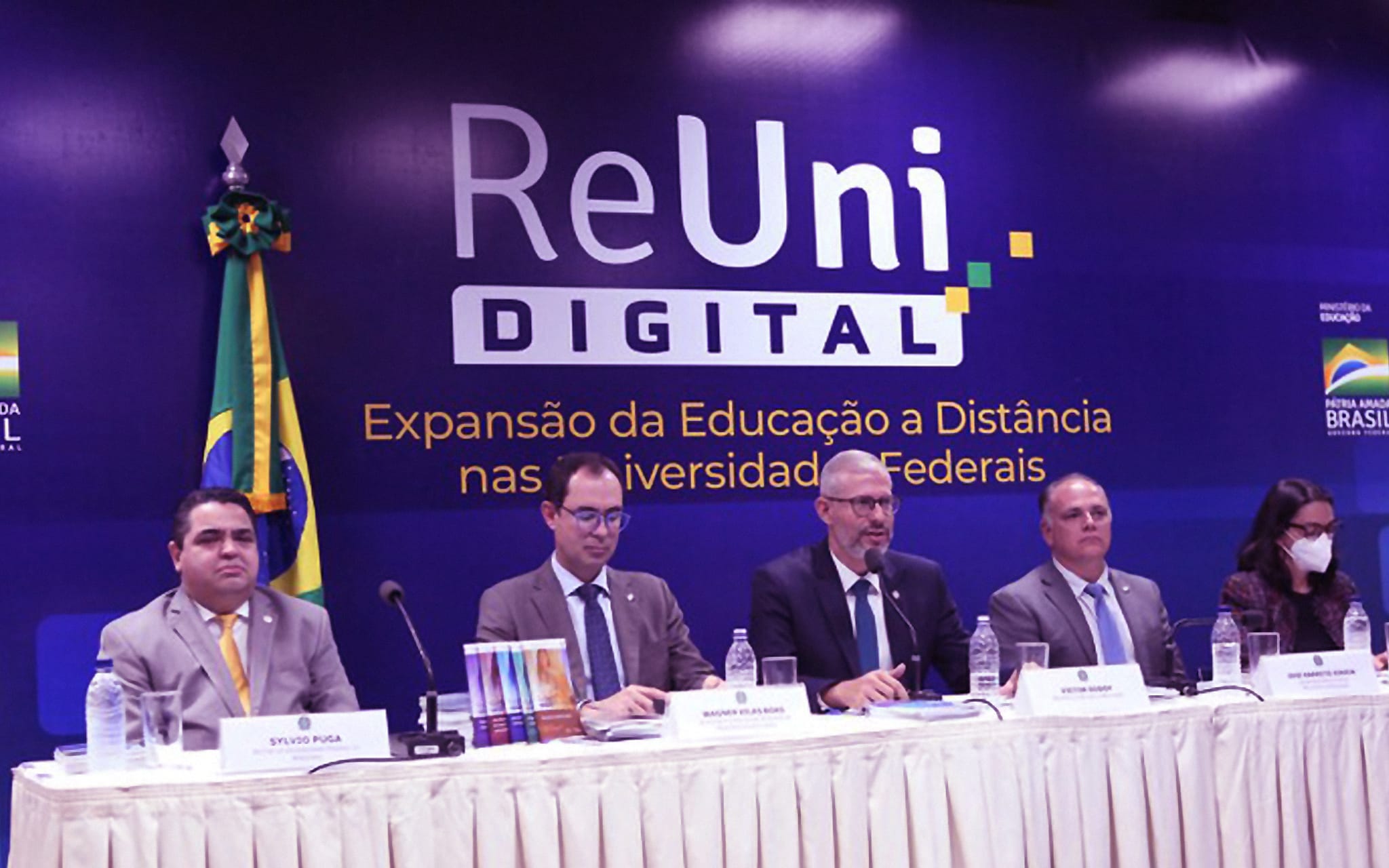 MEC lança ReUni Digital, amplia oferta de vagas e busca expandir o EaD no Brasil